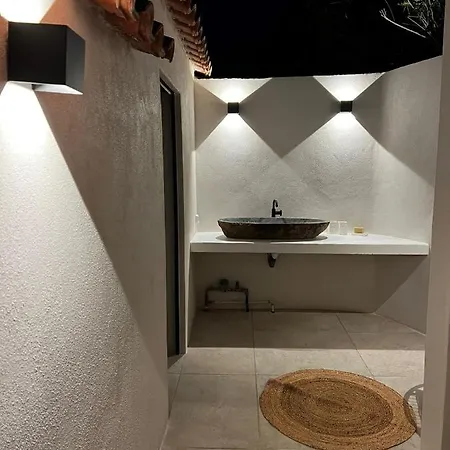 Luxury Front & Private Garden Villa *