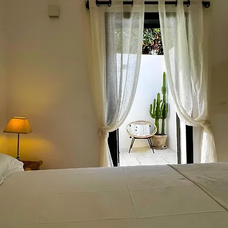 Villa Luxury Front & Private Garden *