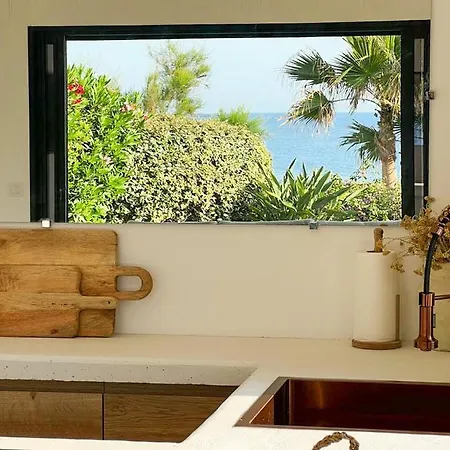 Villa Luxury Front & Private Garden *