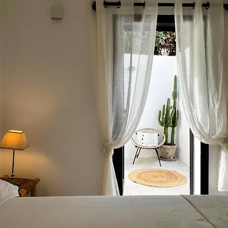 Luxury Front & Private Garden
