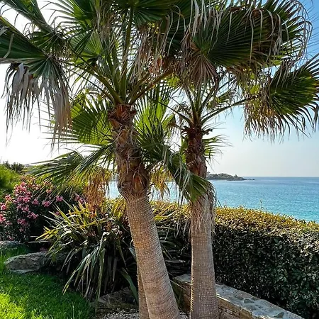 Villa Luxury Front & Private Garden