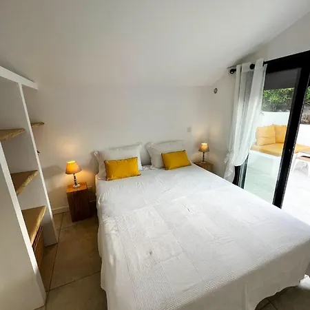 Luxury Front & Private Garden Villa *