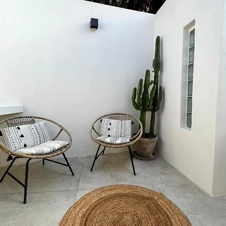 Villa Luxury Front & Private Garden