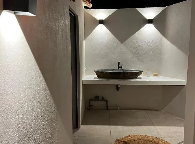 Luxury Front & Private Garden Villa *