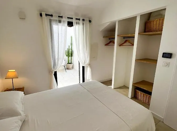Luxury Front & Private Garden Villa