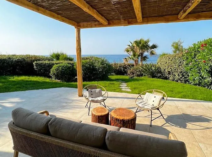 Luxury Front & Private Garden Villa *
