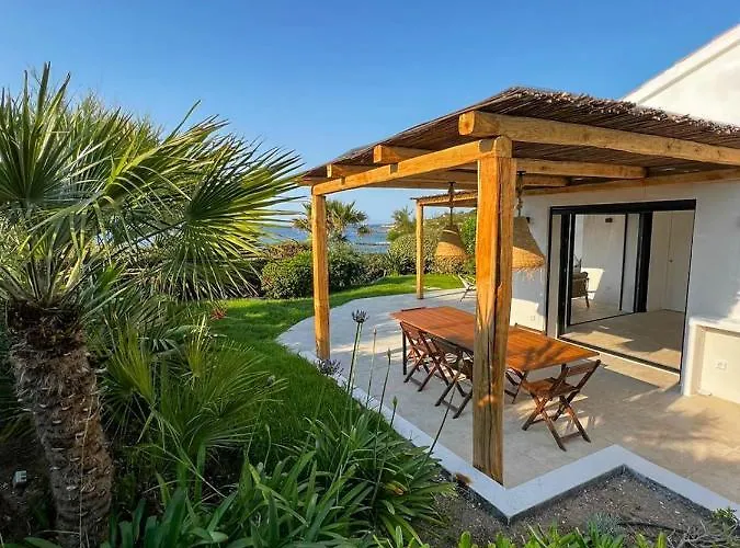 Luxury Front & Private Garden Villa *