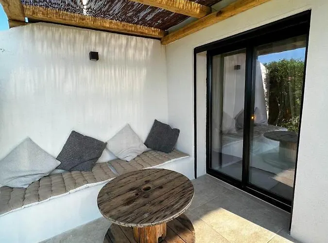 Luxury Front & Private Garden