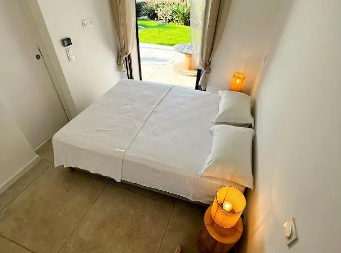 Luxury Front & Private Garden Villa Lumio (Corsica)