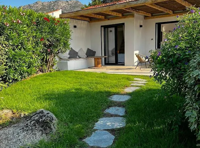 Luxury Front & Private Garden Villa *