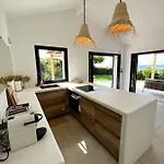 Villa Luxury Front & Private Garden