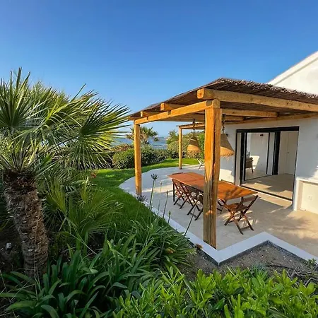 Luxury Front & Private Garden Villa *