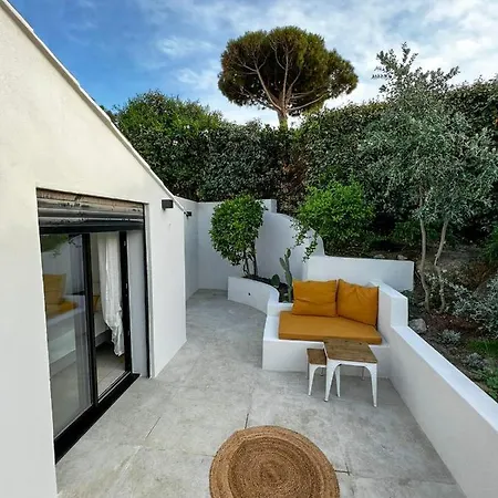 Villa Luxury Front & Private Garden *