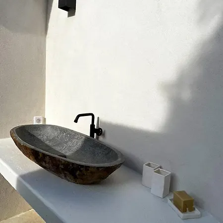Villa Luxury Front & Private Garden