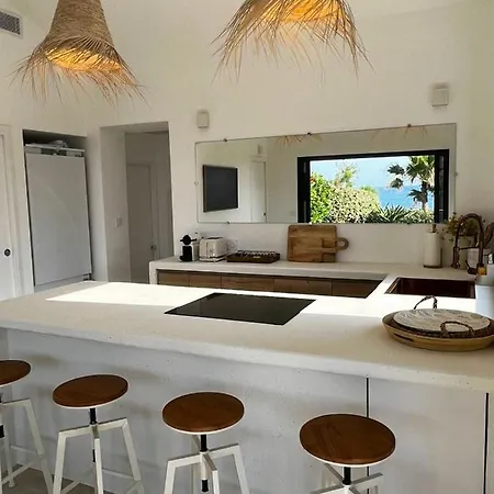 Villa Luxury Front & Private Garden *
