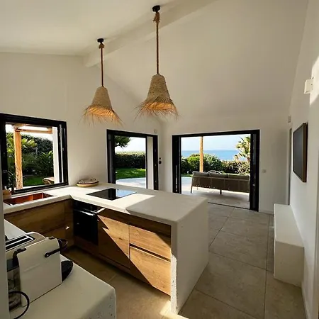 Luxury Front & Private Garden Villa *