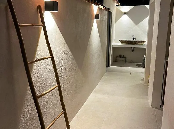 别墅 Luxury Front & Private Garden 卢米奥