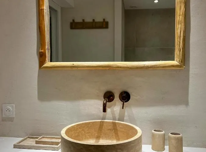 Luxury Front & Private Garden