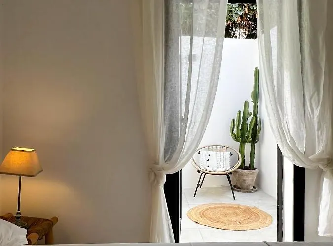 Luxury Front & Private Garden