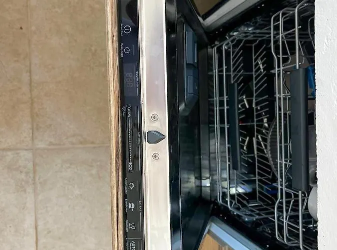 Luxury Front & Private Garden * לומיו