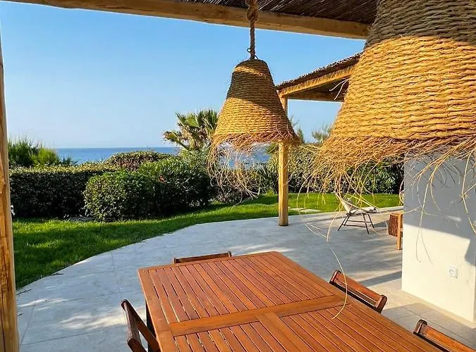 Luxury Front & Private Garden וילה *