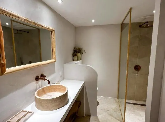 Luxury Front & Private Garden *