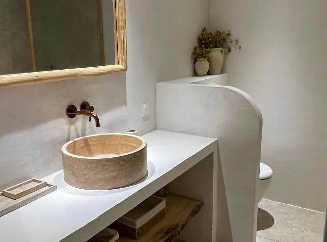 Luxury Front & Private Garden