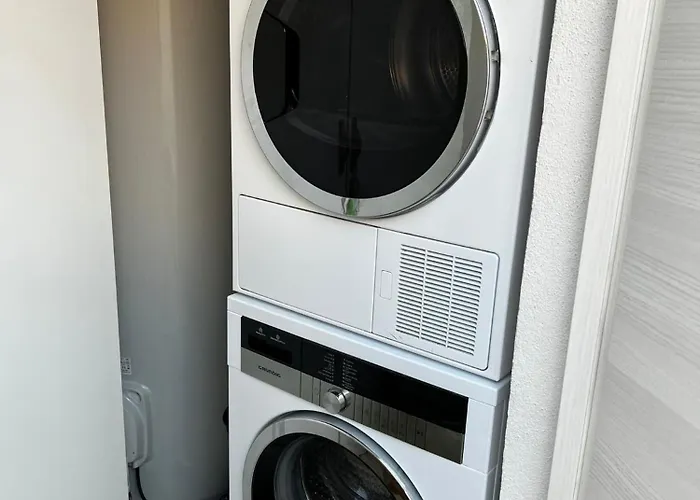 Luxury Front & Private Garden *