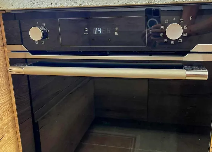 Luxury Front & Private Garden וילה