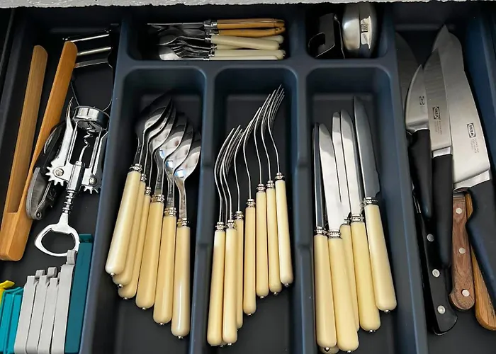 Luxury Front & Private Garden וילה