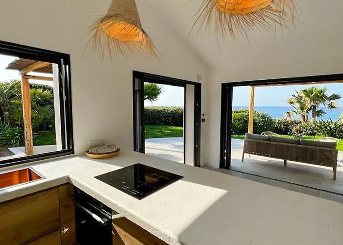 Luxury Front & Private Garden וילה *