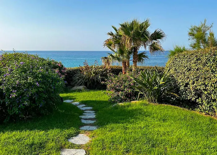 Luxury Front & Private Garden *